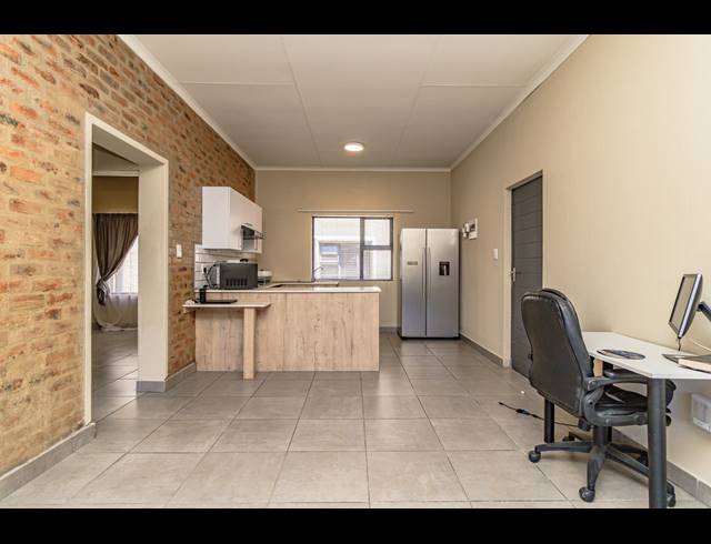 2 BEDROOM APARTMENT FOR SALE IN POMONA
